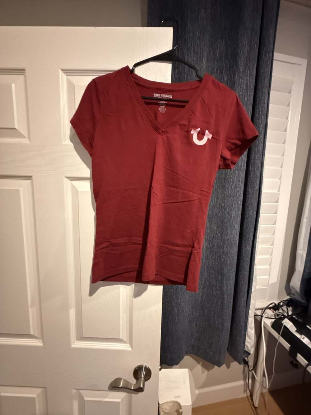 True Religion Red V-Neck Buddha Logo T-Shirt Size Large